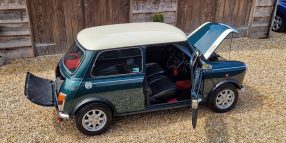 1993 Rover Mini Cooper 1275 cc SPI In British Racing Green.